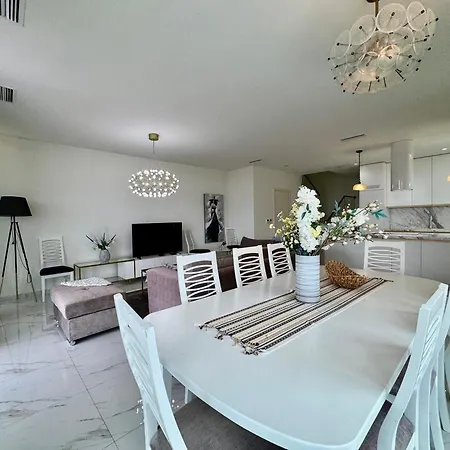 Vakantiehuis Tis, Coast Palasë