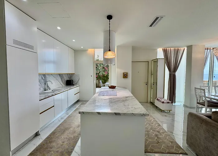 Nyaraló Tis, Coast Palasa