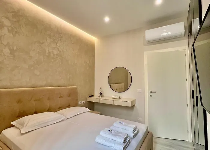 Tis, Coast Nyaraló *