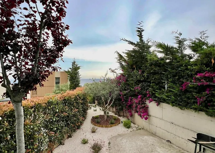 Nyaraló Tis, Coast *